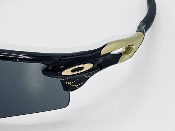 920673 Polished Black Japan Gold Scales