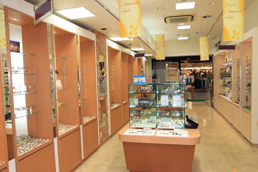 メガネのアマガンセンター店内観