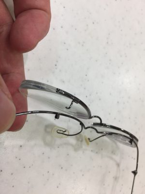 跳ね上げメガネ 修理