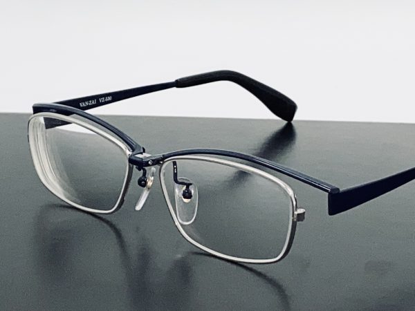 V-530 シルバー/ネイビー